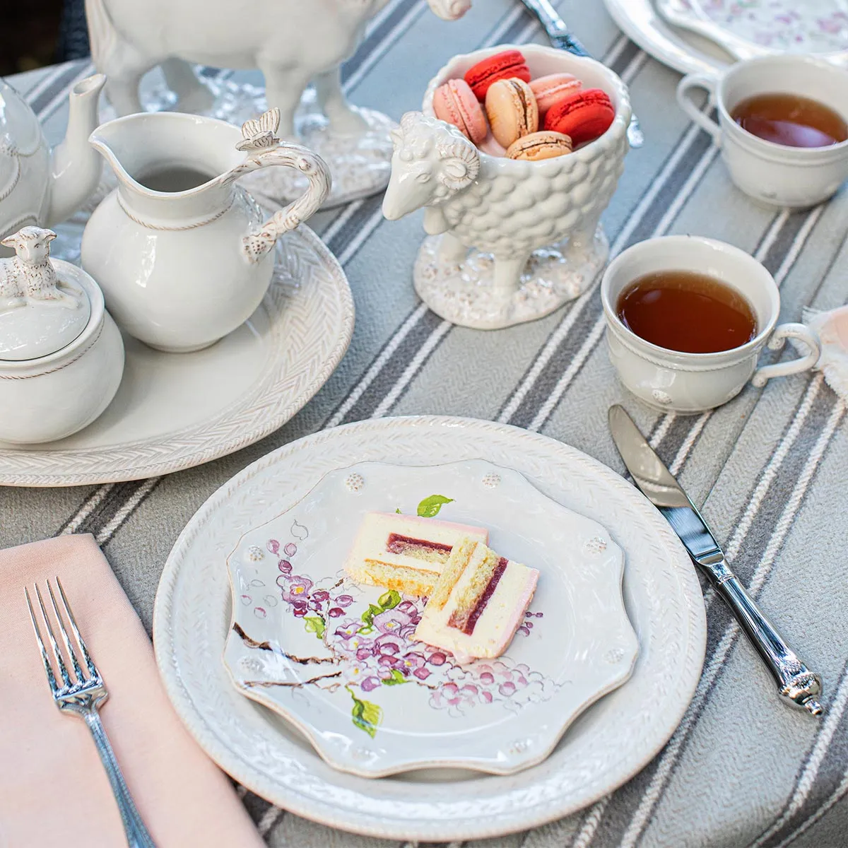 Berry & Thread Teacup - Whitewash