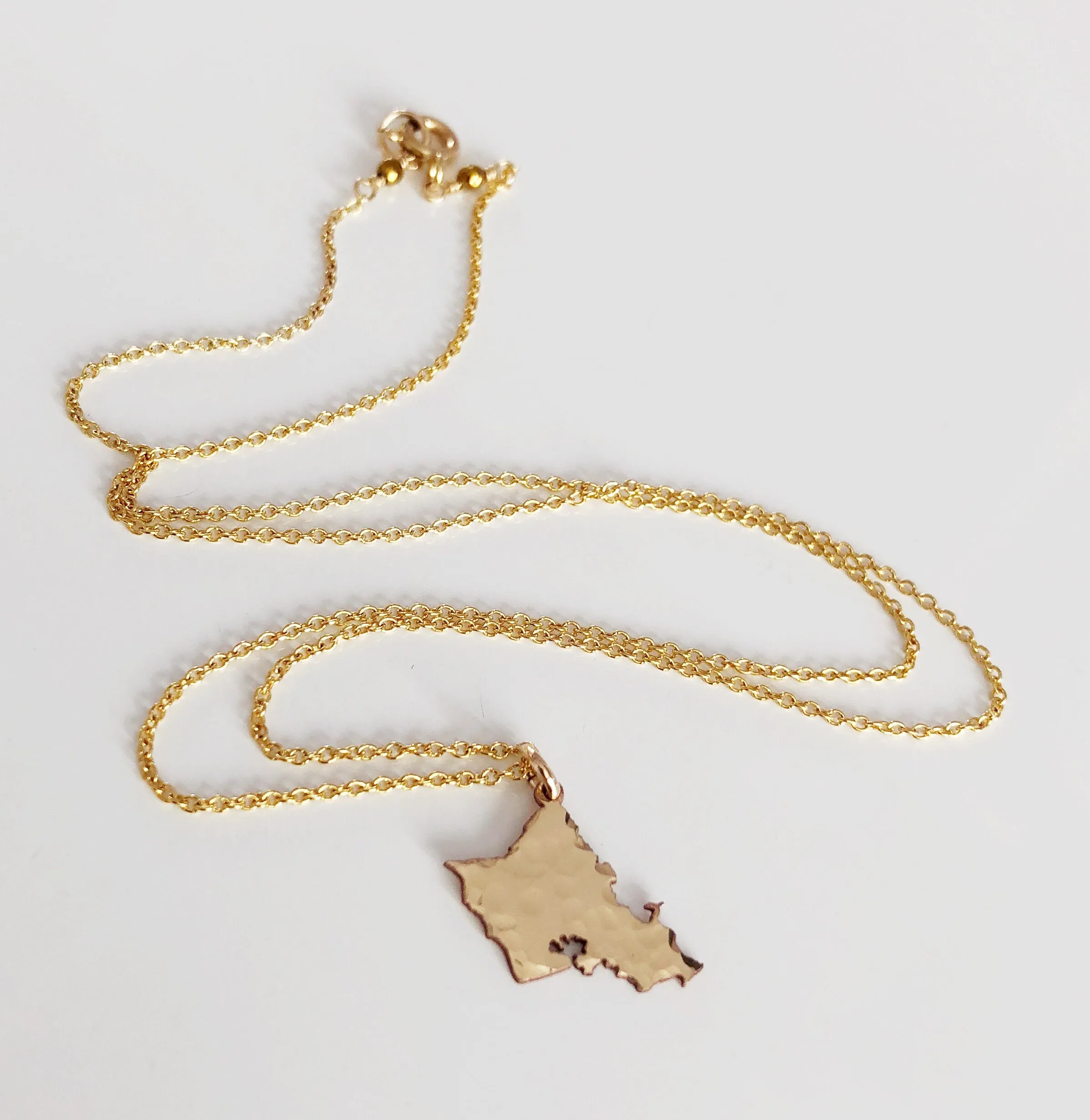 Oahu charm necklace (N291)