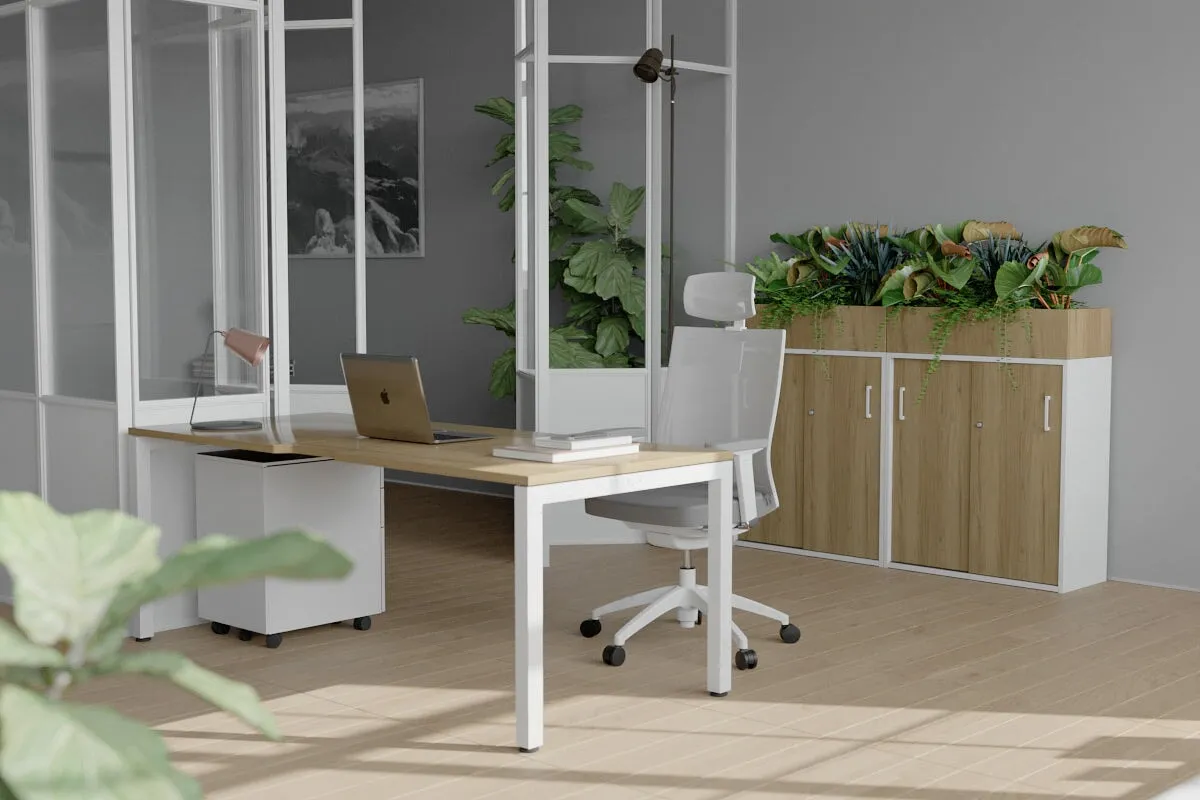 Quadro Square Legs Office Desk [1000L x 600W]